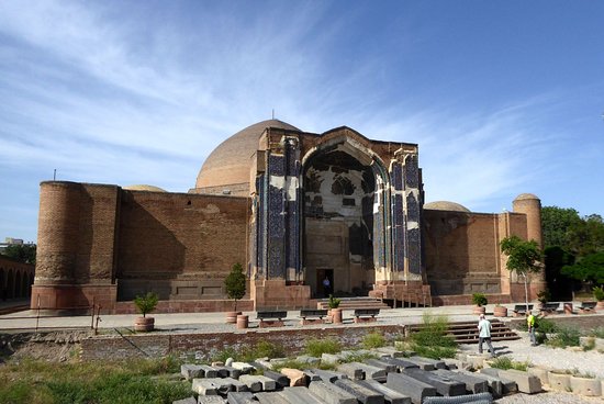 تحلیل سبک معماری آذری