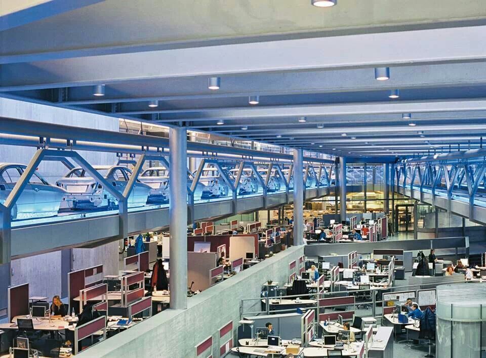 تحلیل ساختمان مرکزی کارخانه BMW